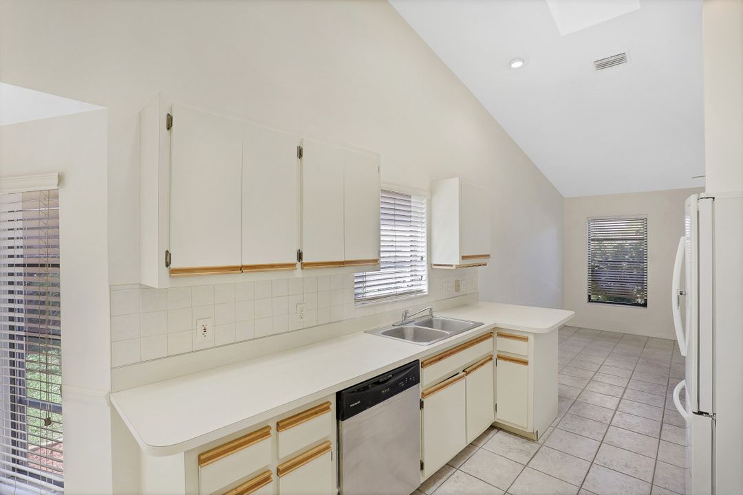 1121 SE 21st St, Cape Coral, FL 33990