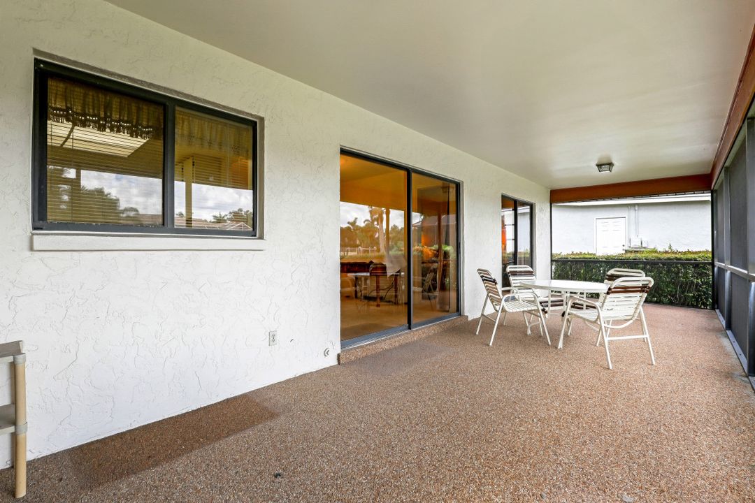 466 Tradewinds Ave, Naples, FL 34108