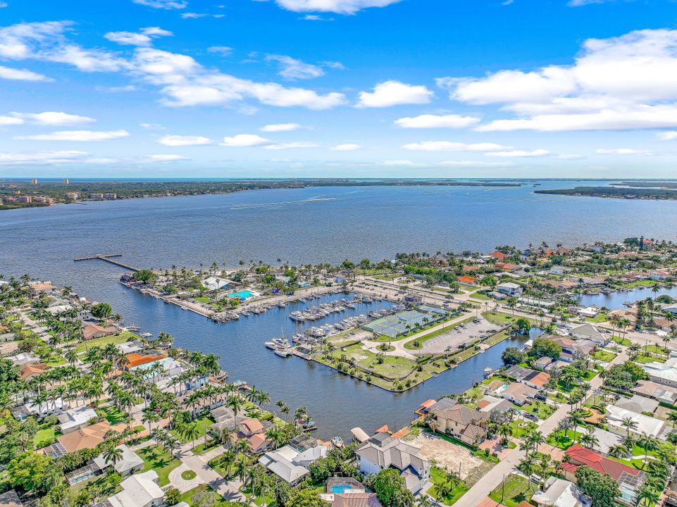 5360 Mikado Ct, Cape Coral, FL 33904