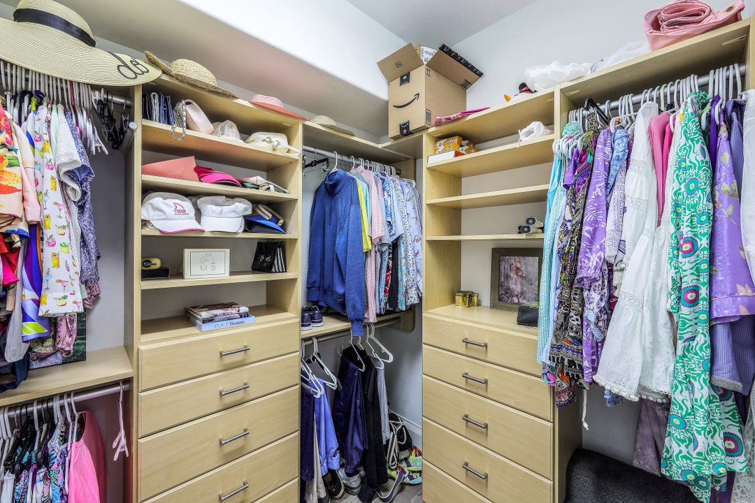 2748 Tiburon Blvd E #304, Naples, FL 34109