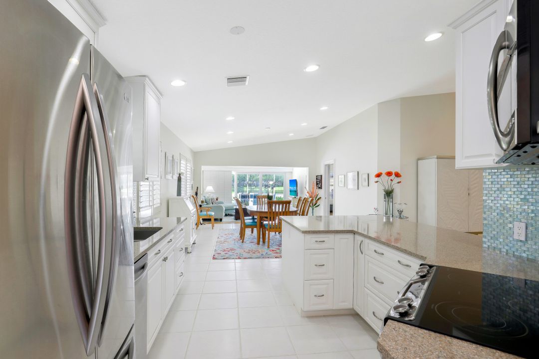 3868 Yakobi Ln, Naples, FL 34119