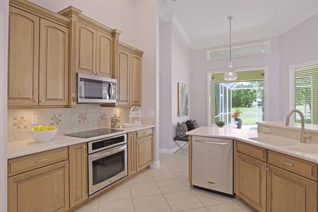 9107 Pinnacle Ct, Naples, FL 34113