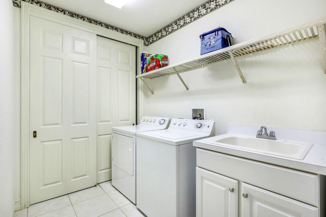 6049 Ashford Ln #202, Naples, FL 34110