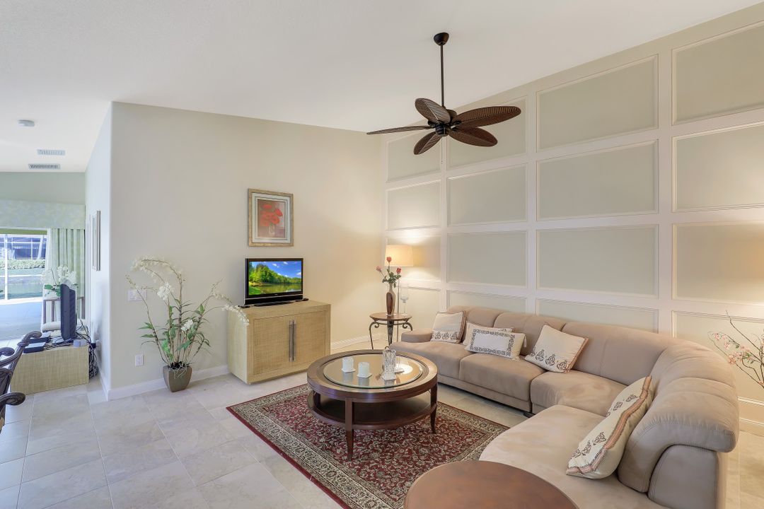 8113 Xenia Ln, Naples, FL 34114