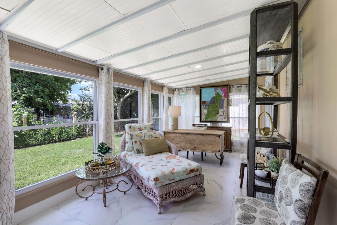 2070 Holiday Ln, Naples, FL 34104