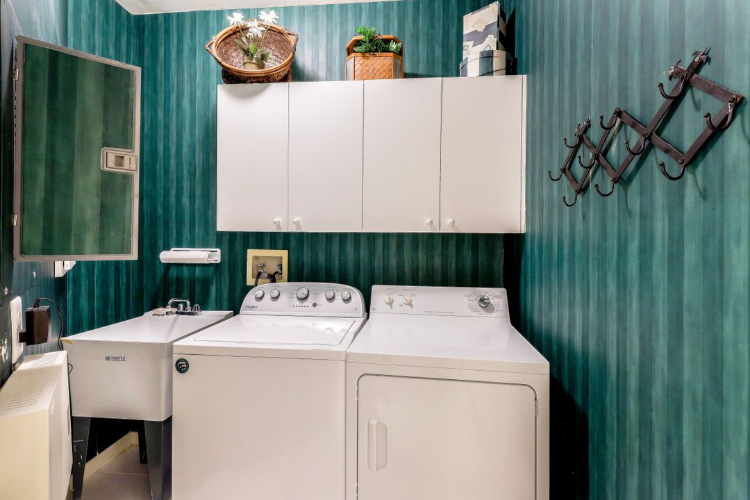 700 Lambiance Cir Apt 101, Naples, FL 34108