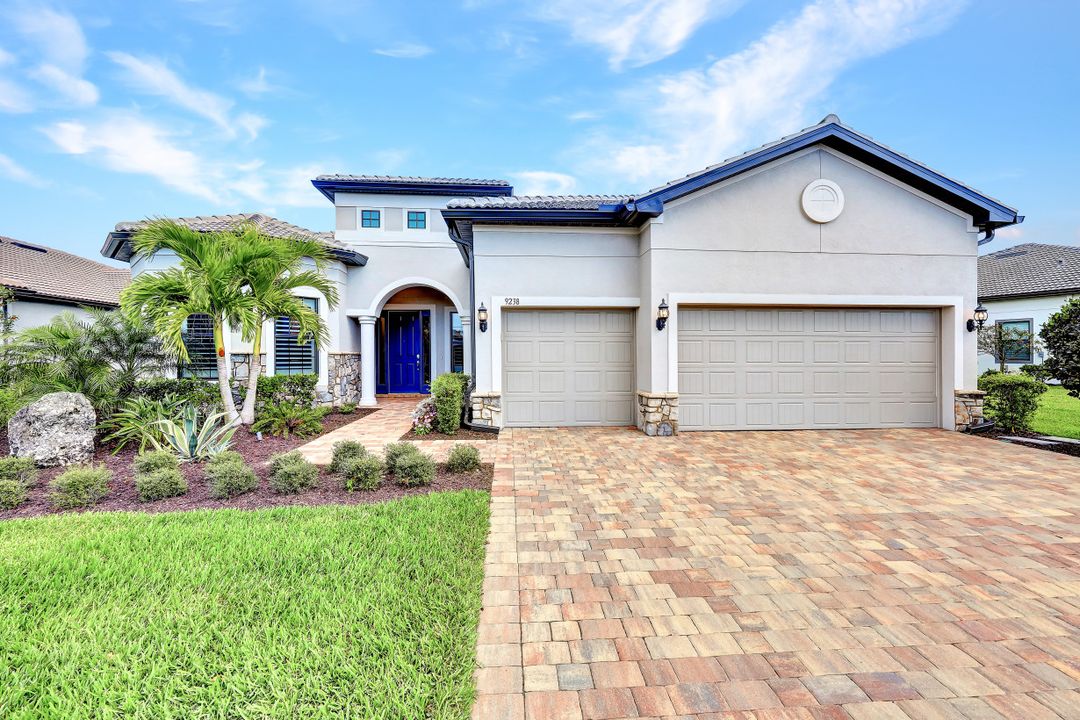 9238 Plover Dr, Naples, FL 34120
