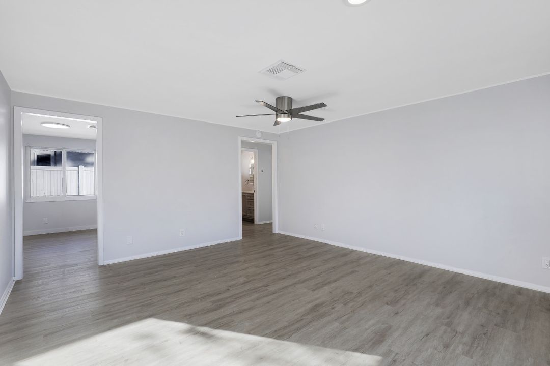 549 94th Ave N #B, Naples, FL 34108