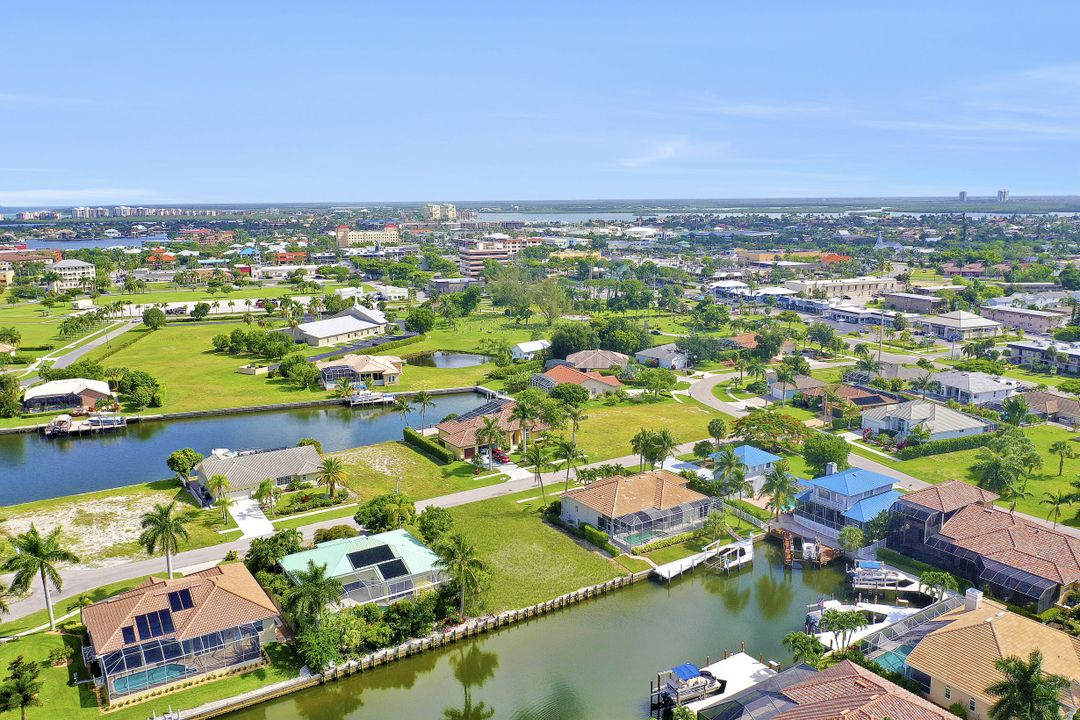 977 Hunt Ct, Marco Island, FL 34145