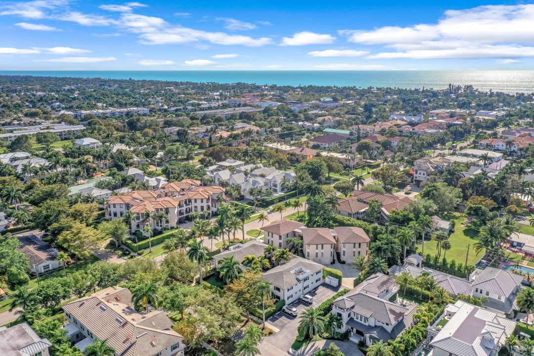 960 7th St S #101, Naples, FL 34102