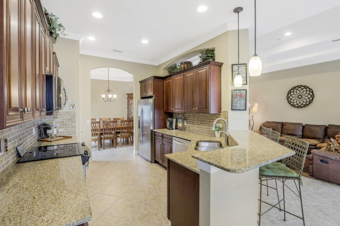 8779 Coastline Ct #202, Naples, FL 34120