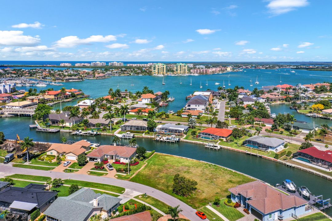 919 Juniper Ct, Marco Island, FL 34145