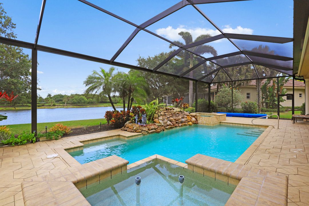 10590 Glen Lakes Dr, Bonita Springs, FL 34135