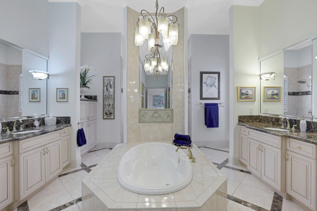 795 Brentwood Point, Naples, FL 34110