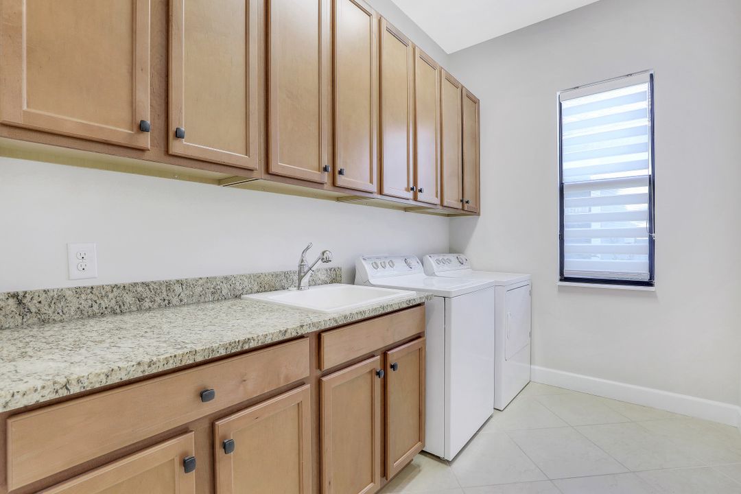 9021 Isla Bella Cir, Bonita Springs, FL 34135