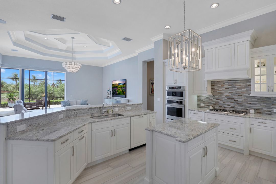 6587 Barbera Ln, Naples, FL 34113