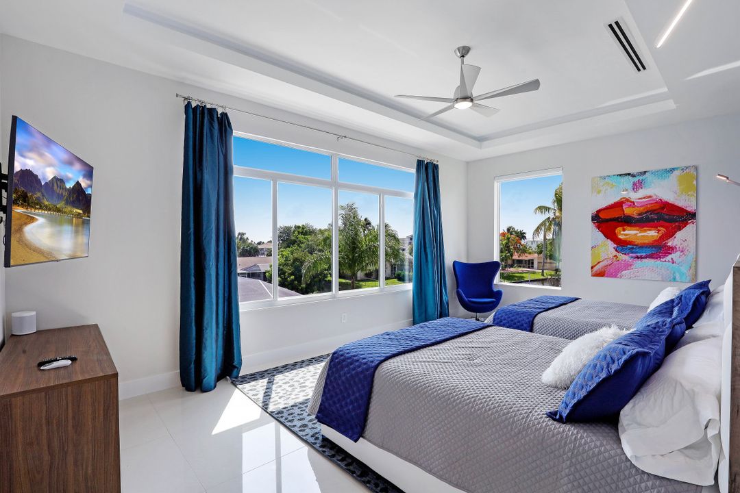 5232 Seminole Ct, Cape Coral, FL 33904