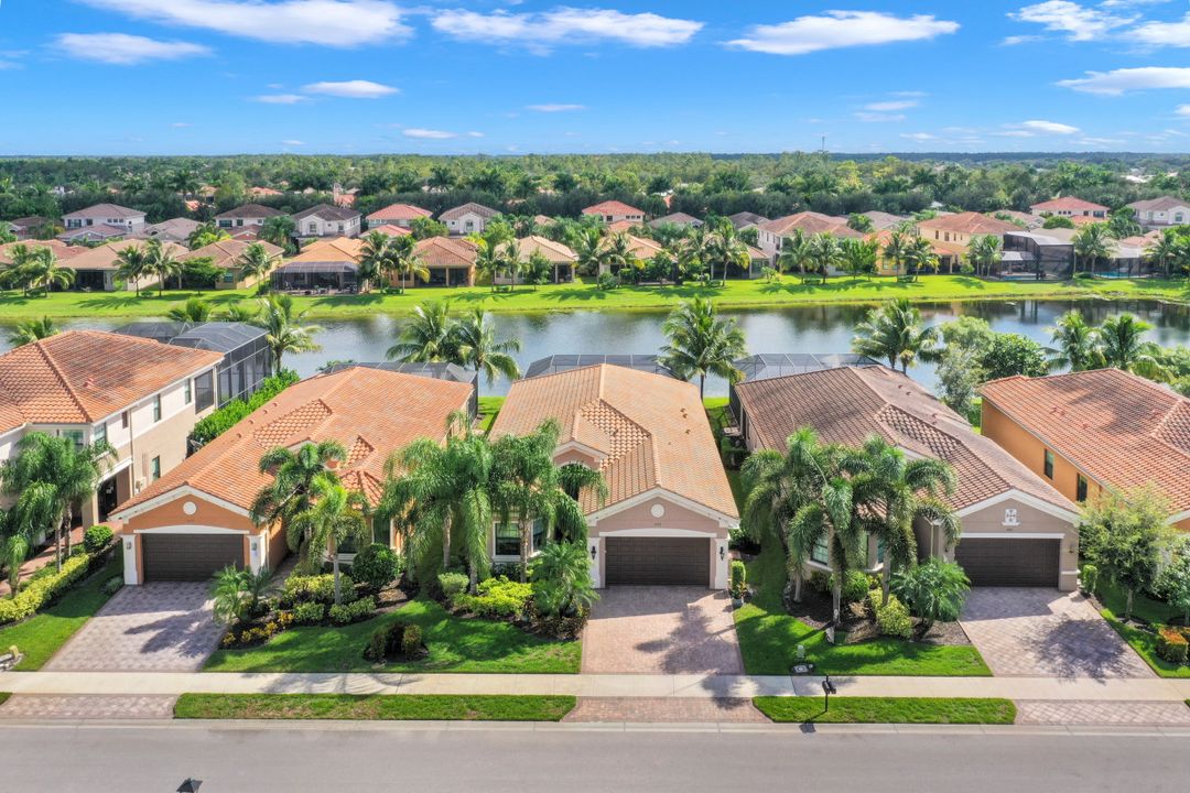 3370 Pacific Dr, Naples, FL 34119