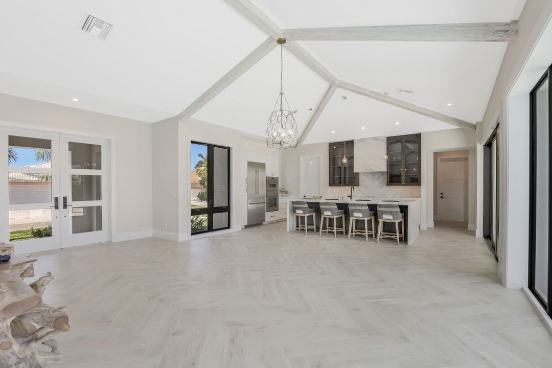 950 Bonita Ct, Marco Island, FL 34145