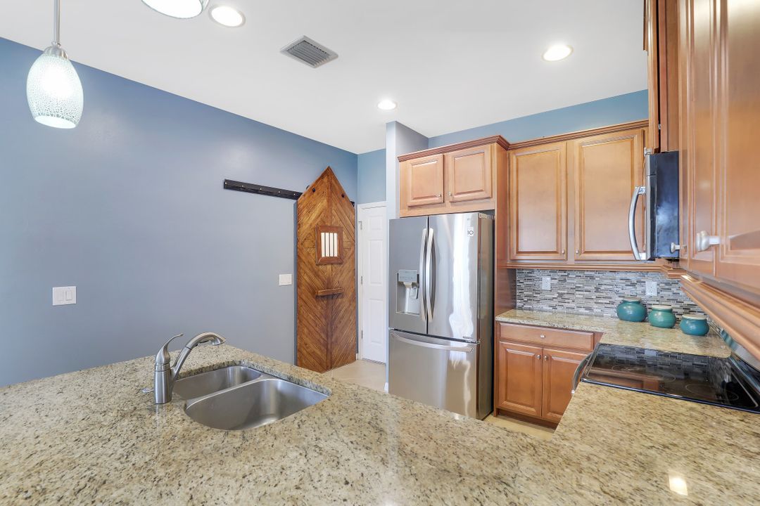 15571 Summit Pl Cir, Naples, FL 34119