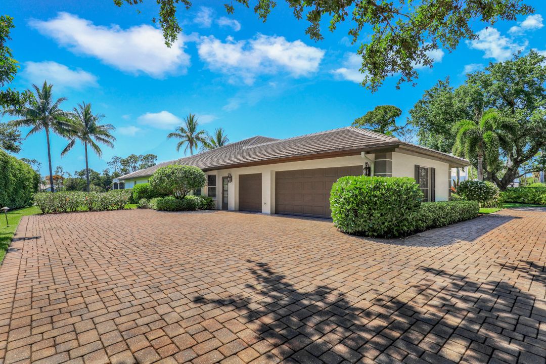 12911 Coco Plum Ln, Naples, FL 34119
