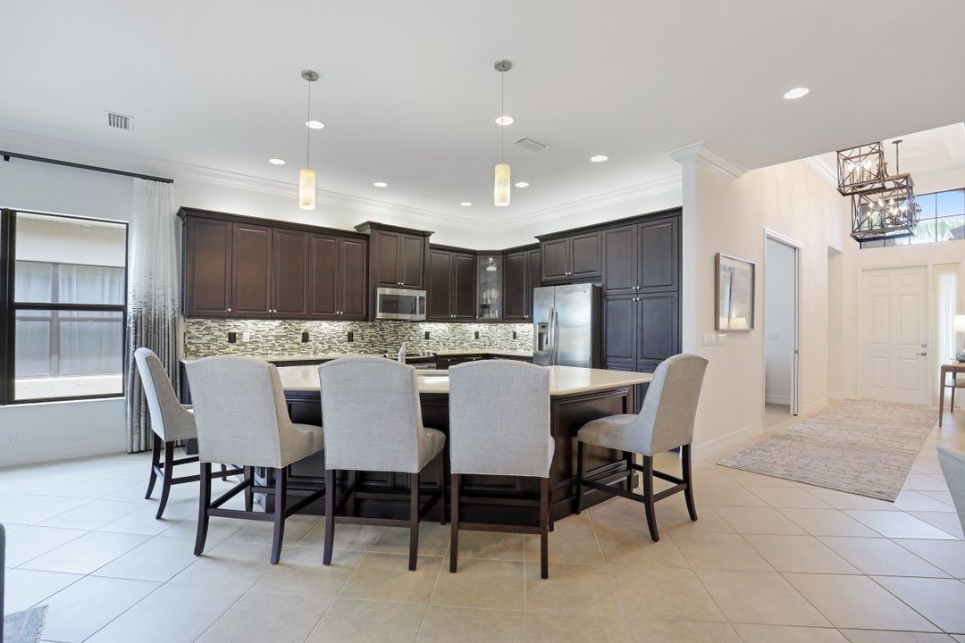 13719 Luna Dr, Naples, FL 34109