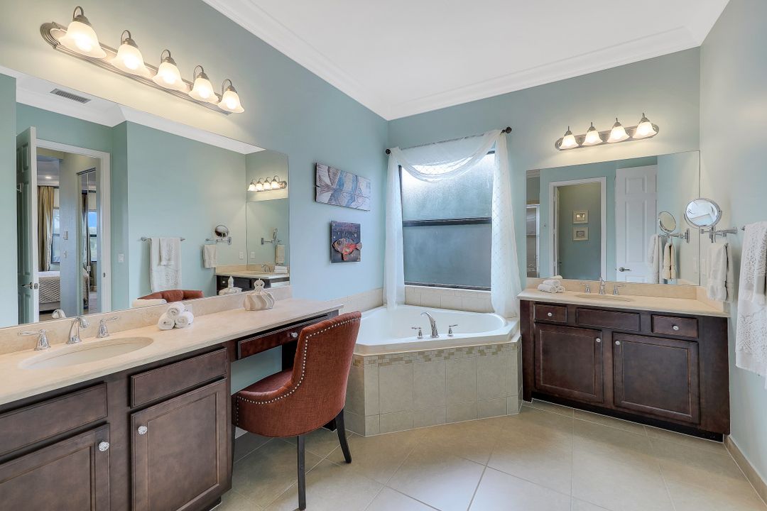 3370 Baltic Dr, Naples, FL 34119