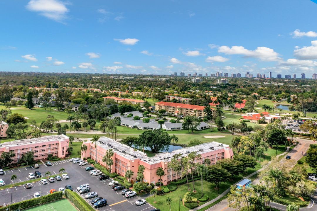 100 Forest Lakes Blvd #112, Naples, FL 34105