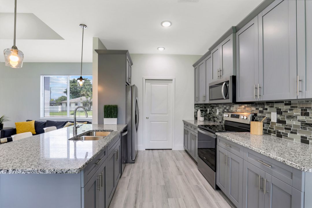 853 SW 13th St, Cape Coral, FL 33991