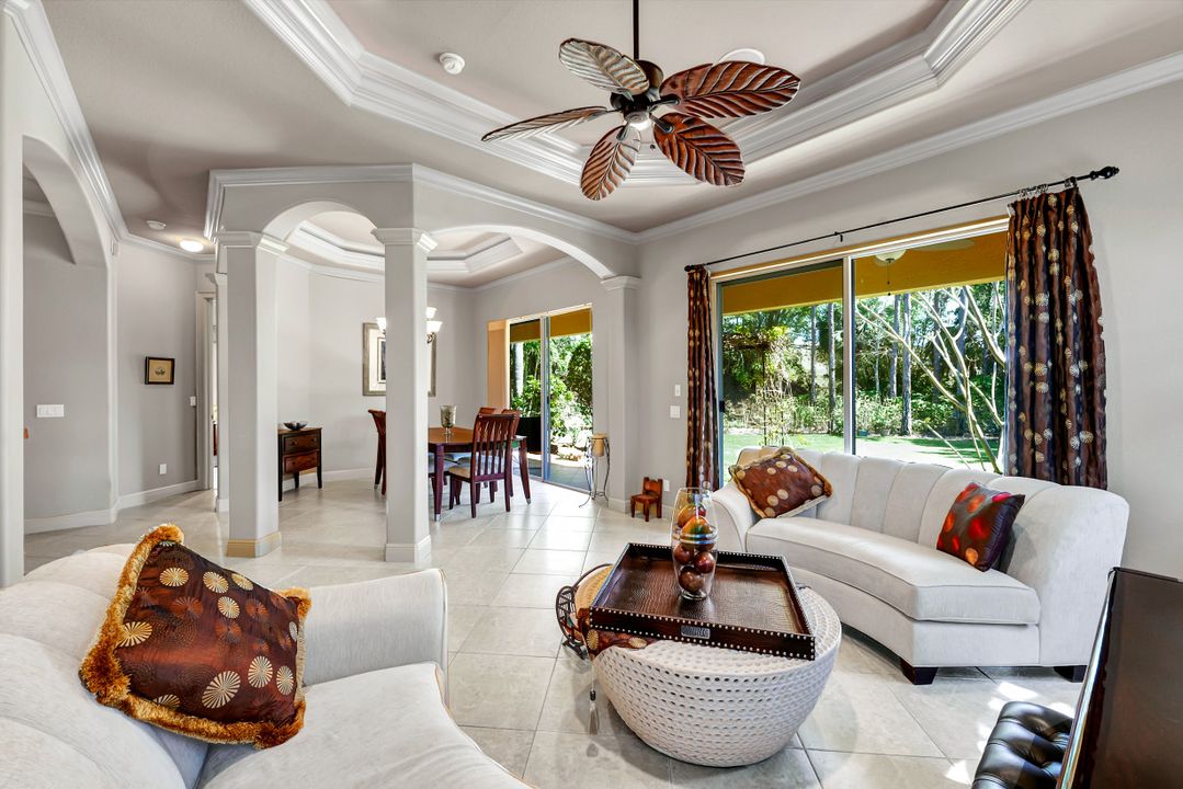 4000 Stonesthrow Ct, Naples, FL 34109