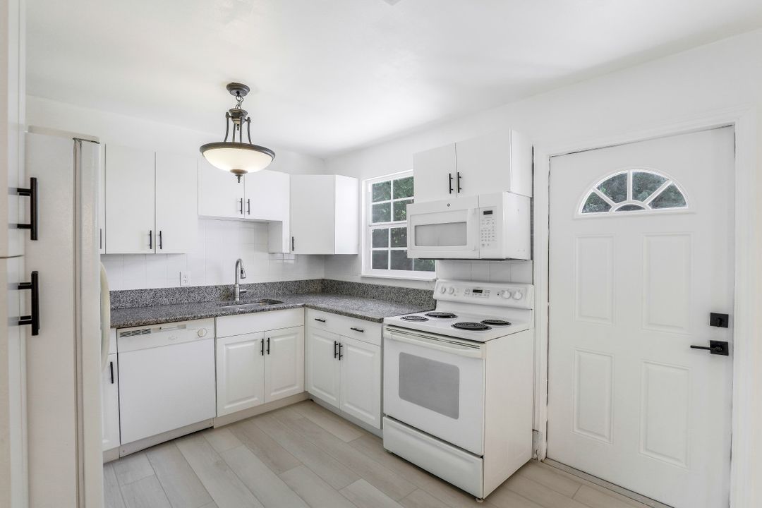 3409 Goldie Ln, Naples, FL 34112