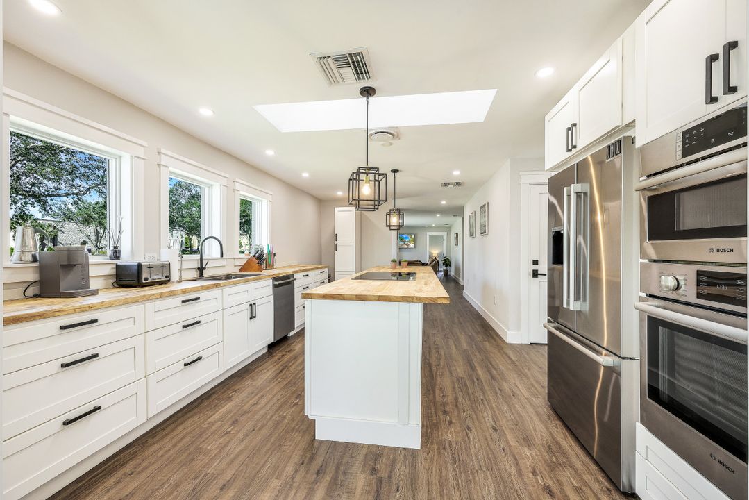 3722 10th St N, Naples, FL 34103