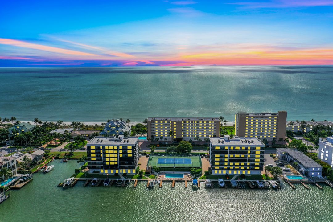10482 Gulf Shore Dr #231, Naples, FL 34108