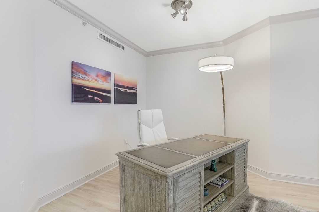 1060 Borghese Ln, Naples, FL 34114