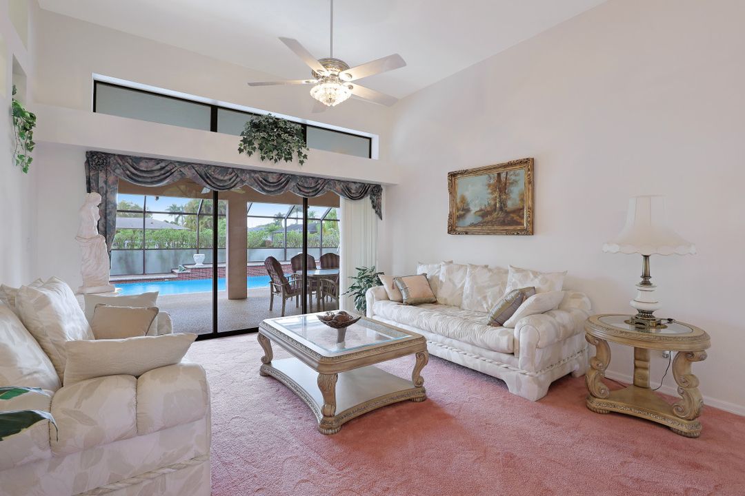 5208 SW 9th Pl, Cape Coral, FL 33914