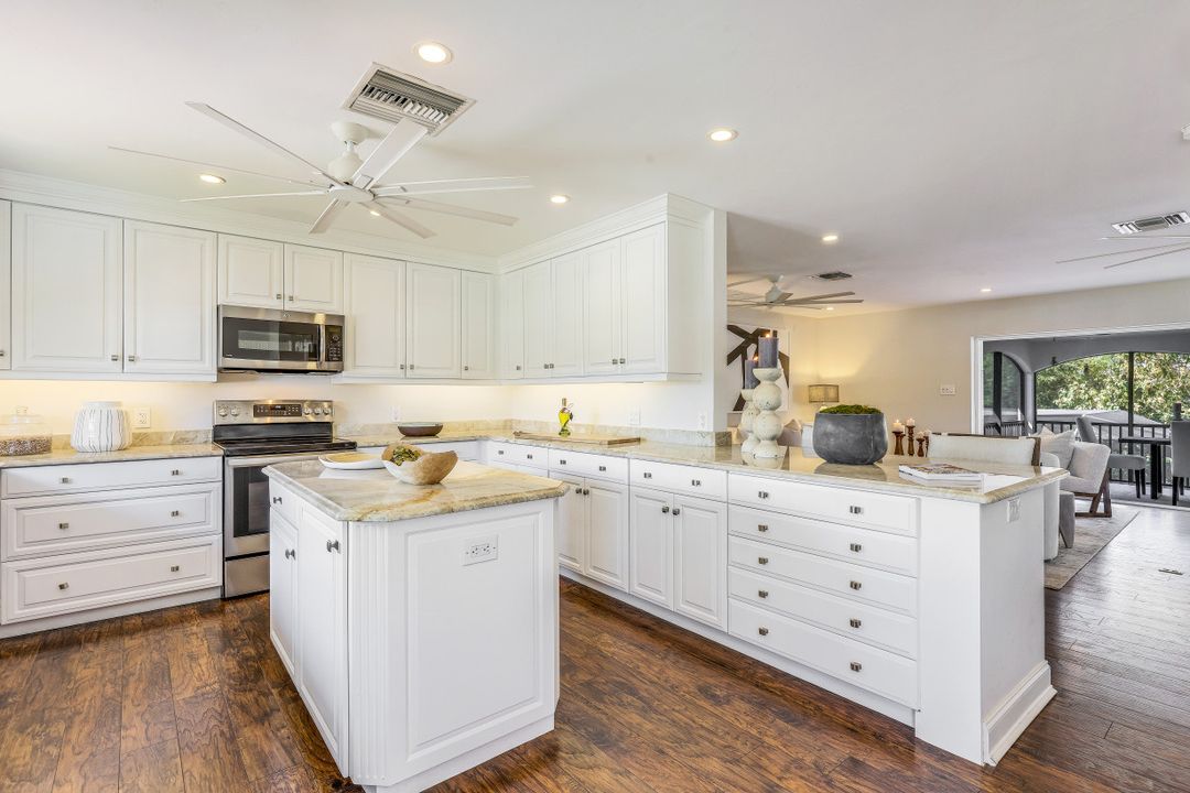 2631 Shoreview Dr, Naples, FL 34112