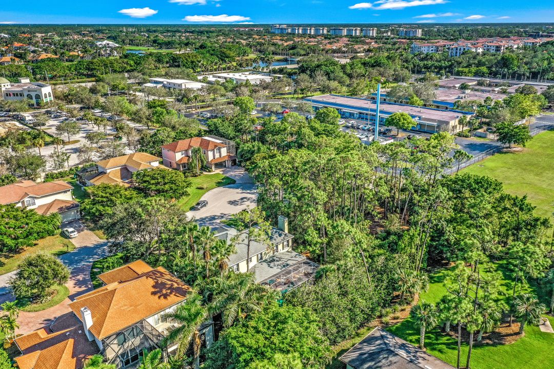 2850 Coach House Way, Naples, FL 34105