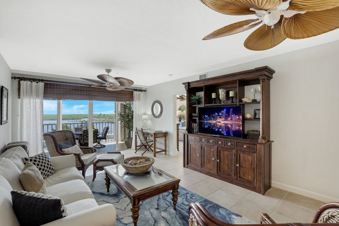 13105 Vanderbilt Dr #408, Naples, FL 34110