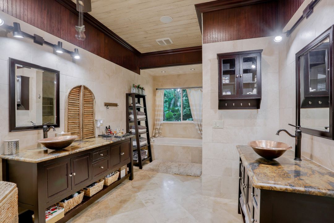 1817 Piccadilly Cir, Cape Coral, FL 33991