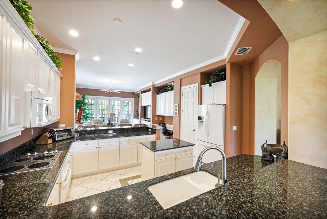 2613 Estrella Dr #18-2, Naples, FL 34109