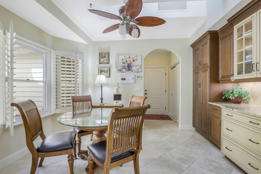 581 Gulf Park Dr, Naples, FL 34108