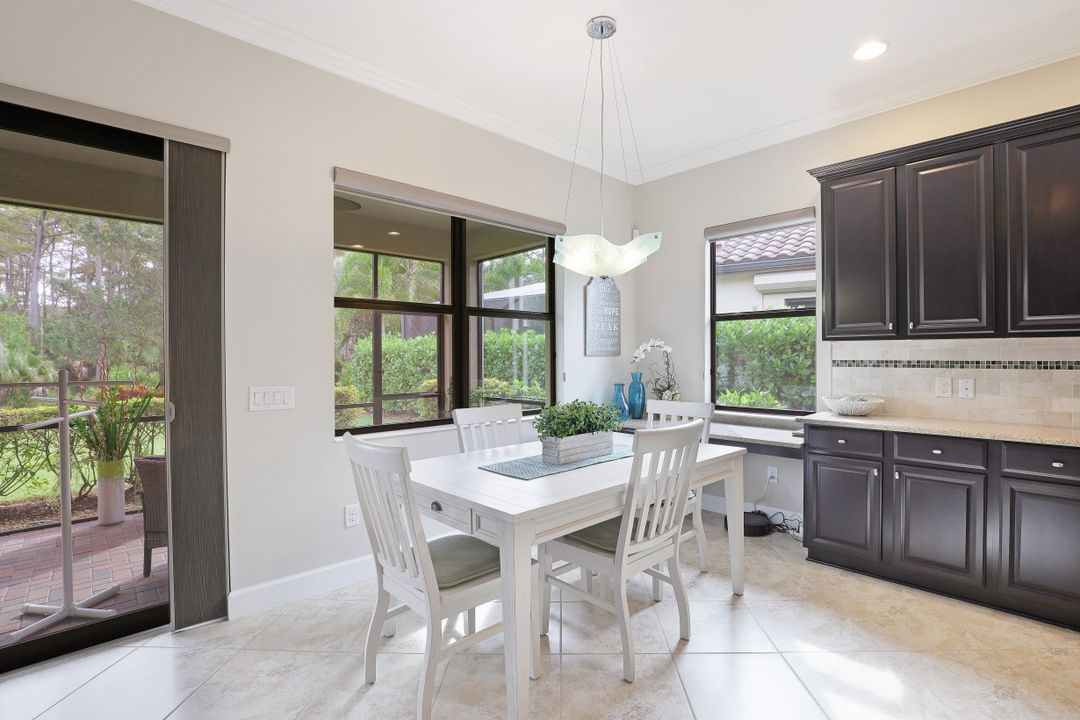 9367 Isla Bella Cir, Bonita Springs, FL 34135