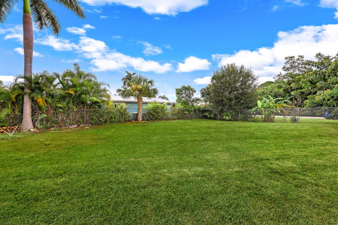 10095 7th St N #2, Naples, FL 34108