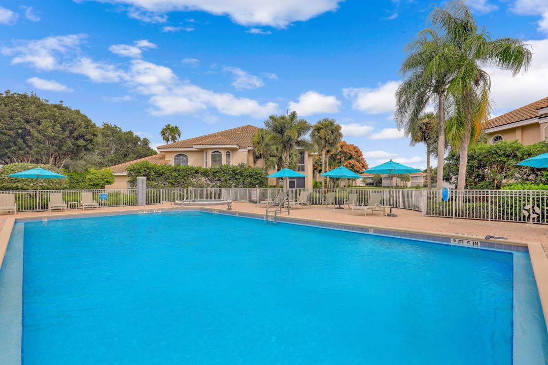 8453 Abbington Cir #821, Naples, FL 34108