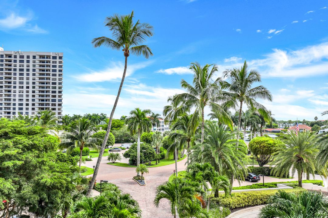 4255 Gulf Shore Blvd N #206, Naples, FL 34103