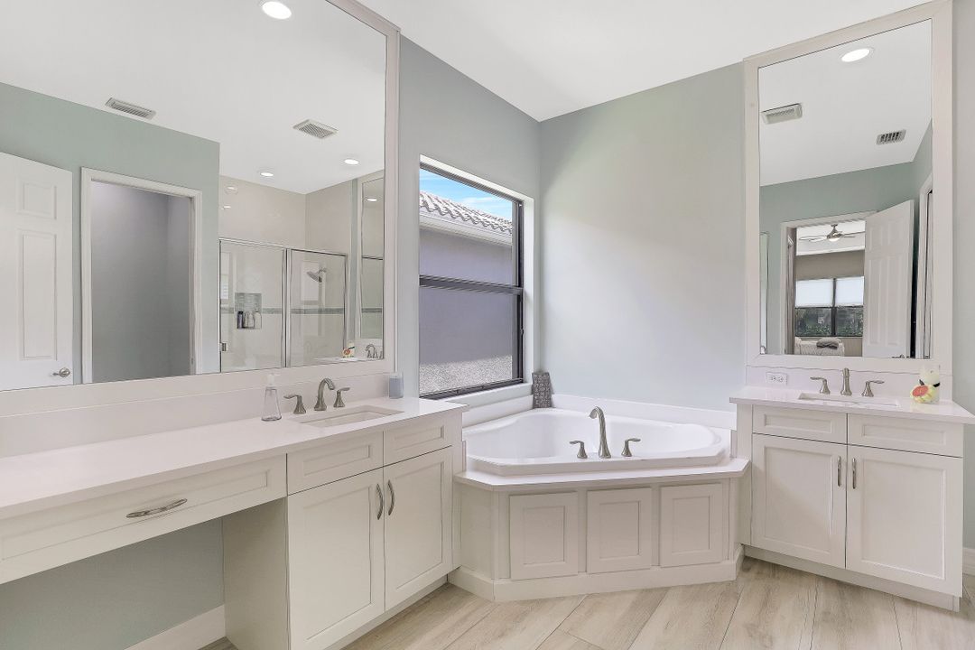 13824 Luna Dr, Naples, FL 34109