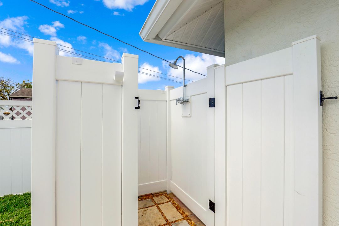 768 101st Ave N, Naples, FL 34108