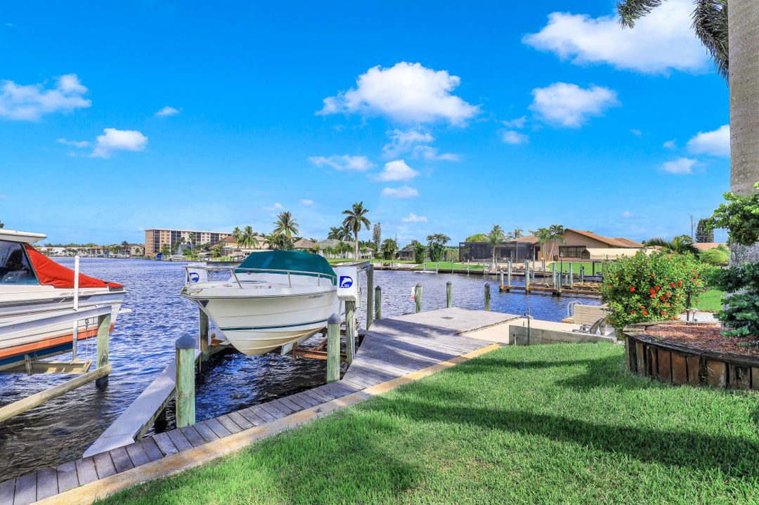 1923 SE 45th St, Cape Coral, FL 33904