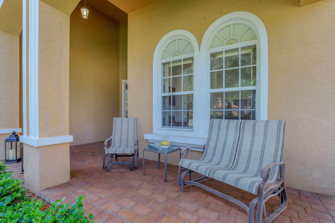 1985 Par Dr, Naples, FL 34120