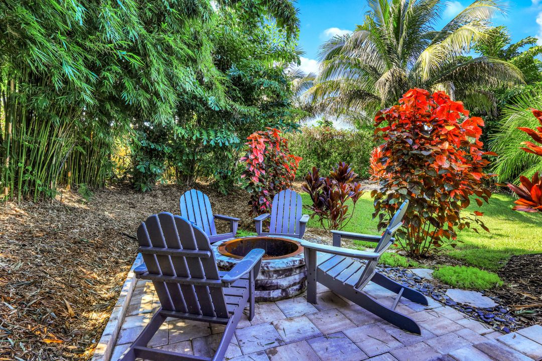 8696 Dilillo Ct, Naples, FL 34119